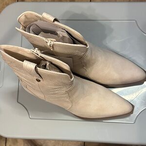 Magellan Outdoors Cream Ankle Booties